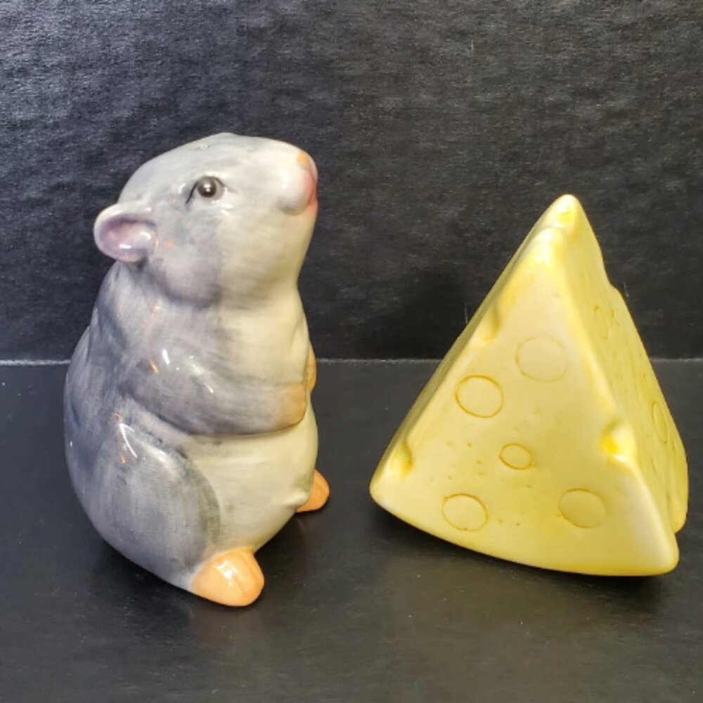 Ceramic Salt and Pepper Shaker Set Mouse & Cheese Wedge